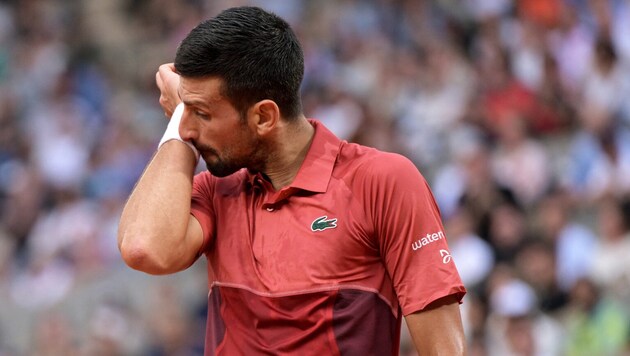 Novak Djokovic was injured in Paris. (Bild: AFP/APA/Bertrand GUAY)