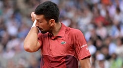 Novak Djokovic verletzte sich in Paris. (Bild: AFP/APA/Bertrand GUAY)