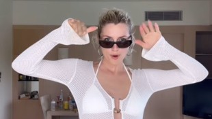 Lena Gercke begeistert ihre Fans mit einem sexy Bikini-Tanz.