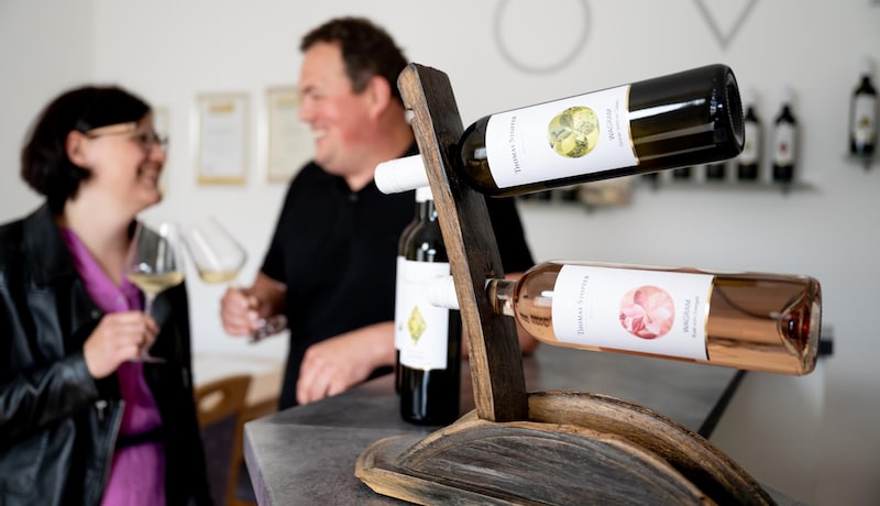 Artistic labels with added value for winegrowers and their customers. (Bild: Imre Antal)