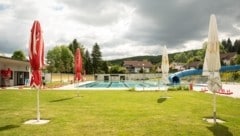 Die Sanierung des Freibades wird unter anderem als Grund für die hohen Kosten der „PKomm GmbH“ genannt. (Bild: Strandbad Pressbaum, Nadja Büchler)