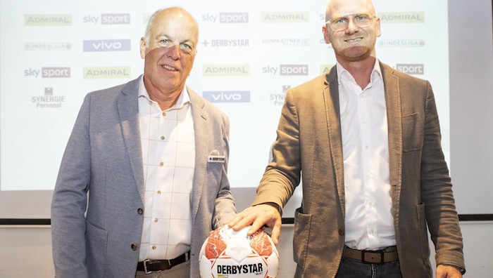 Derbystar-Chef Joachim Böhmer (links) mit Bundesliga-Vorstand Christian Ebenbauer 