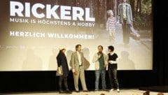 Im Das Kino in Salzburg Stadt feierte die Filmkomödie Anfang des Jahres Premiere. Sänger Voodoo Jürgens mimt in dem Streifen den Beislmusiker „Rickerl“, der seinem Sohn ein guter Vater sein will, dabei aber oft strauchelt. (Bild: Markus Tschepp/Tschepp Markus)