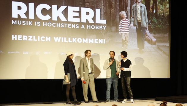 The comedy film premiered at Das Kino in Salzburg City at the beginning of the year. In the film, singer Voodoo Jürgens plays the musician "Rickerl", who wants to be a good father to his son, but often stumbles in the process. (Bild: Markus Tschepp/Tschepp Markus)