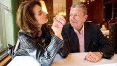 Astrid Wagner und Ernst Geiger im Café Landtmann, einem ehemaligen Stammlokal des Serienkillers  (Bild: Heinz Stephan Tesarek)