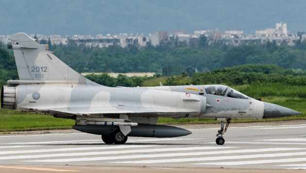 Egy Mirage-2000 vadászrepülőgép (archív kép) (Bild: AFP)