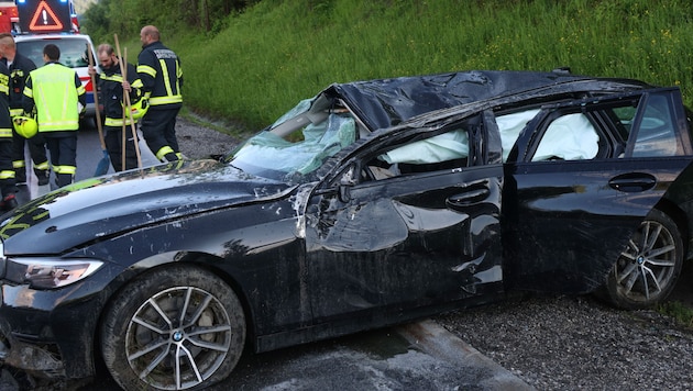 The car was completely destroyed after the rollover. (Bild: laumat)