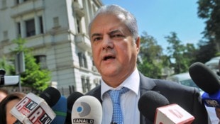 Laut StA Wien sollen „Provisionen“ etwa an Adrian Nastase, den früheren Premierminister Rumäniens (im Bild im Jahr 2012), sowie mehrere seiner Minister geflossen sein. (Bild: AFP)