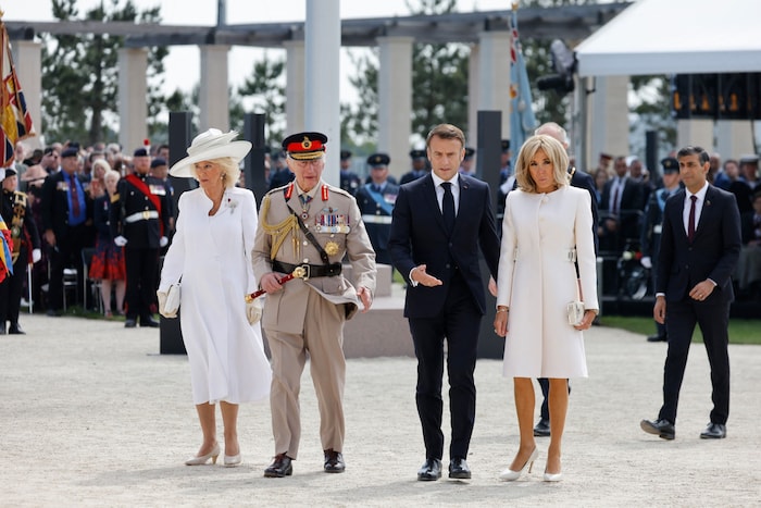 Das britische Königspaar und Emmanuel Macron mit seiner Ehefrau Brigitte Macron bei der ...