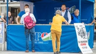 Ein FPÖ-Wahlwerber wurde an einem Infostand sogar bespuckt. (Bild: Juergen Fuchs)