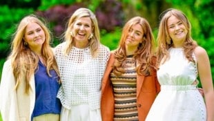 Königin Maxima und ihre Töchter Amalia, Alexia und Ariane strahlten bei dem Sommer-Fotoshooting ...