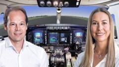 Christian Theuermann und Michaela Fröhlich mit dem neuen „King Air“-Simulator (Bild: Krone KREATIV/Axis)