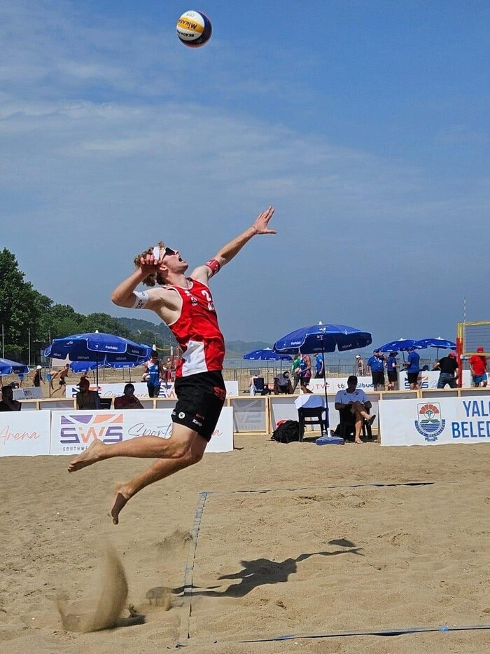 Tim Berger will nach der Matura auf Sand hoch hinaus.