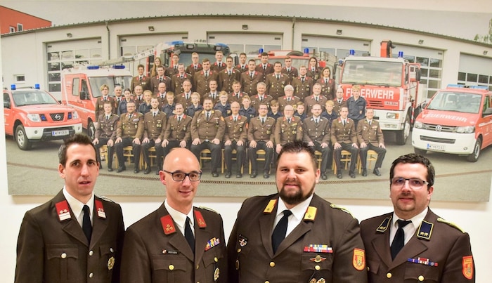 Großes Jubiläum bei der Stadtfeuerwehr Groß Siegharts. Die Florianis mit Kommandant Christian ...