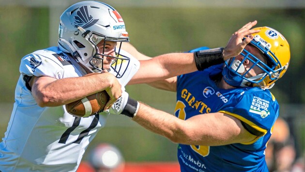 Raiders-Quarterback Kason Martin (l.) feiert in Barcelona sein ELF-Debüt. (Bild: GEPA/GEPA pictures)