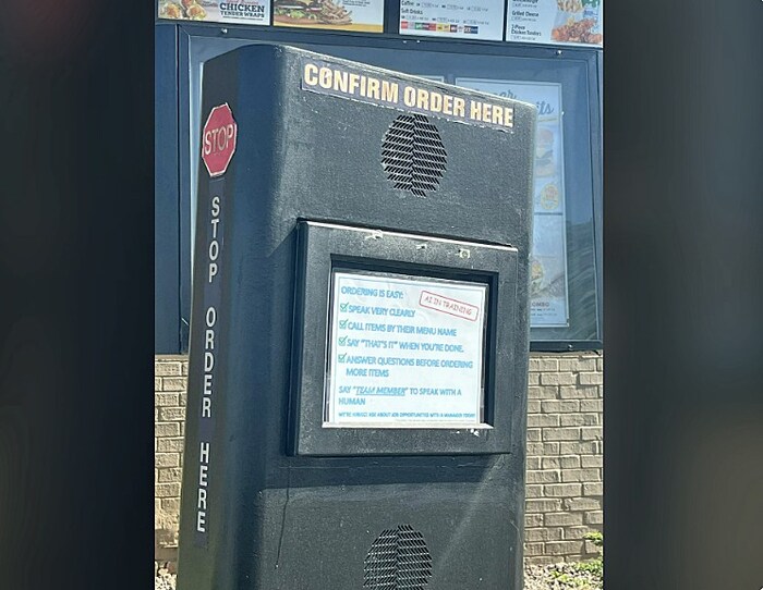As can be seen in the photo, there is a note in English under the loudspeaker: "AI is being ...
