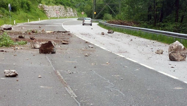 The road after the rockslide (Bild: Land Salzburg/Landesgeologischer Dienst)