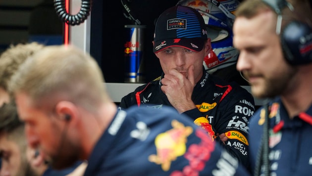 Max Verstappen struggles with the weaknesses of the RB20. (Bild: AP ( via APA) Austria Presse Agentur/ASSOCIATED PRESS)