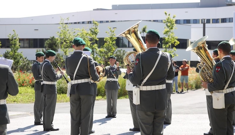 Die Militärmusik Burgenland umrahmte die Feierlichkeiten. (Bild: Schulter Christian)