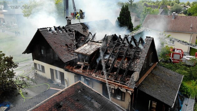 Der entstandene Schaden ist immens, das Haus wird wohl für längere Zeit unbewohnbar sein.  (Bild: Maurice Shourot)