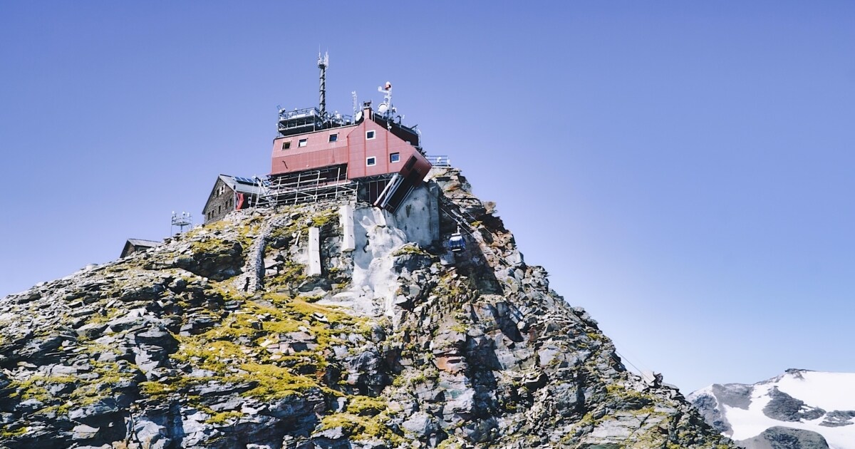 Shelter huts threatened with extinction Huts and paths in the