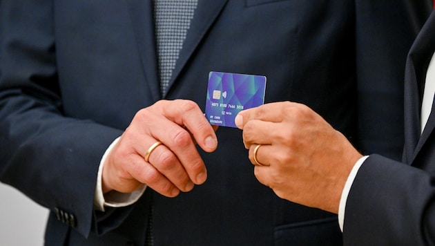 The payment card for asylum seekers is coming to Upper Austria. (Bild: Dostal Harald)