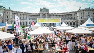 Was für ein Ansturm! Am Heldenplatz tummelten sich am Samstag schon viele ab dem frühen Vormittag. (Bild: Wenzel Markus)