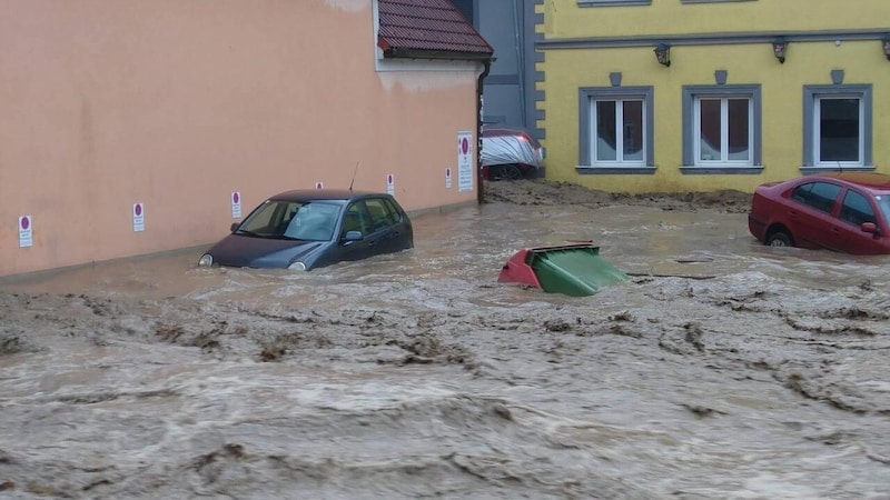 Káosz a nagy mennyiségű eső miatt Deutschfeistritzben (Bild: Landeswarnzentrale)