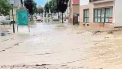 Überflutete Straßen in Schattendorf. (Bild: Privat)