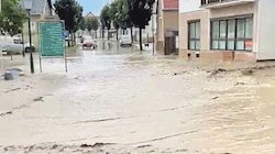 Überflutete Straßen in Schattendorf. (Bild: Privat)