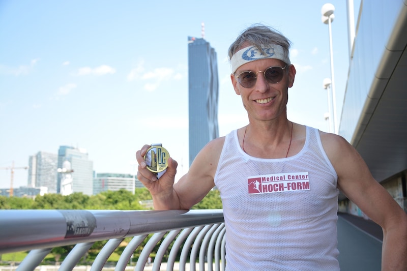 Rolf Majcen has invented his own technique for the stair run. He came 18th in the men's ranking at the DC Tower. (Bild: Rolf Majcen)