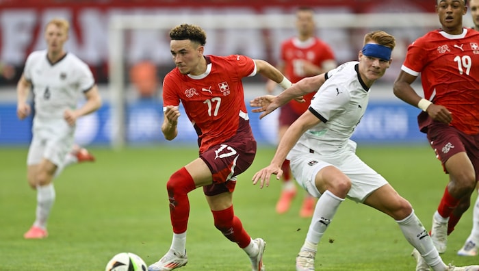 Philipp Lienhart (re.)