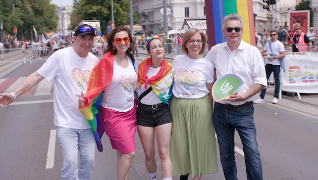 Johannes Rauch, Alma Zadić, Lena Schilling, Leonore Gewessler, Werner Kogler (The Greens) (Bild: krone.tv)