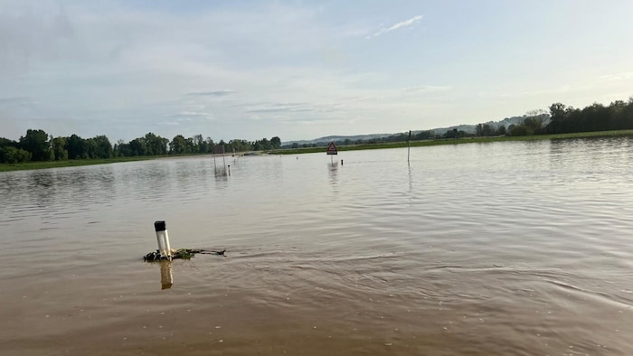 Die Verbindungsstraße zwischen Burgau und Neudau ist unbefahrbar.