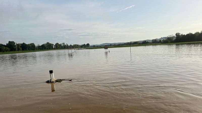 Die Verbindungsstraße zwischen Burgau und Neudau ist unbefahrbar. (Bild: zVg)