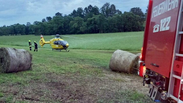 Ağır yaralanan yoldaş kurtarma helikopteriyle hastaneye kaldırıldı. (Bild: FF Windigsteig)