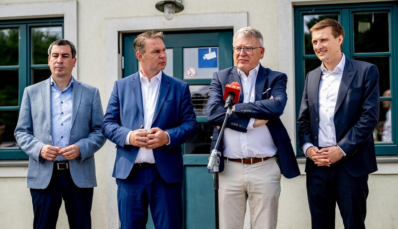 Before that, he toured the country campaigning with the red grandees Andreas Babler and Sven Hergovich. (Bild: Imre Antal)