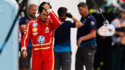 Carlos Sainz wird 2025 nicht im Mercedes-Cockpit zu sehen sein. (Bild: AFP/APA/Getty Images via AFP/GETTY IMAGES/Chris Graythen)