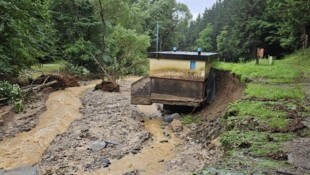 Unglaubliche Bilder: In Schreibersdorf wurde der Wasserhochbehälter weggerissen. 