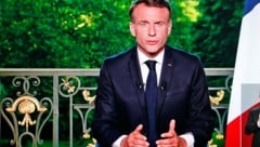 Unmittelbar nach dem Debakel seiner Liste bei der EU-Wahl rief Frankreichs Präsident Macron im TV Neuwahlen aus. (Bild: AFP/Ludovic Marin)