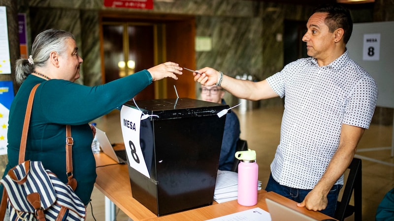 Stimmenabgabe in Lissabon (Bild: APA/AFP/CARLOS COSTA)