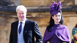 Lady Karen Spencer gibt an, dass sich ihr Ehemann Earl Charles Spencer per SMS von ihr getrennt ...
