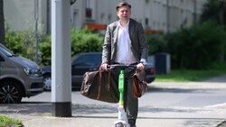 Der deutsche AfD-Spitzenkandidat Maximilian Krah (Bild: APA Pool/APA/dpa/Robert Michael)