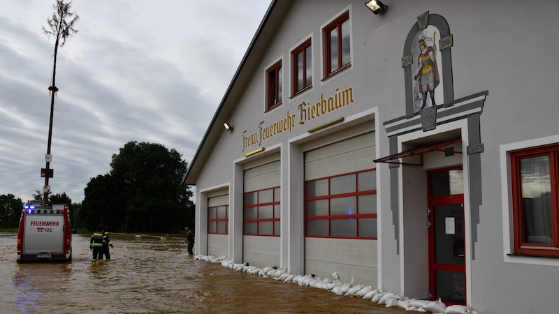 Bierbaumban (Bad Blumau település, Fürstenfeld közelében) a tűzoltóságot vasárnap elöntötte a víz 2024. június 9-én. (Bild: BFV Fuerstenfeld)