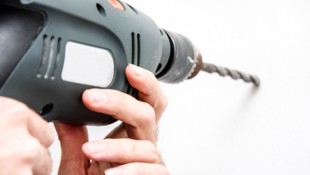 In der Gemeindewohnung im 21.Bezirk wurde gebohrt. Das passte einem Wiener nicht.