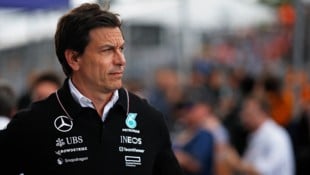 Mercedes-Teamchef Toto Wolff kennt McLarens Dilemma nur allzu gut.  (Bild: AFP/GETTY IMAGES/Chris Graythen)