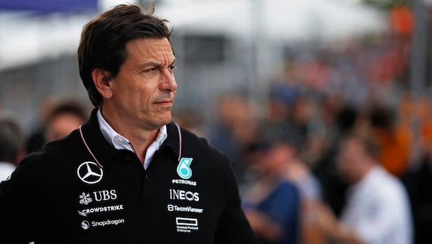 Mercedes-Teamchef Toto Wolff kennt McLarens Dilemma nur allzu gut.  (Bild: AFP/GETTY IMAGES/Chris Graythen)