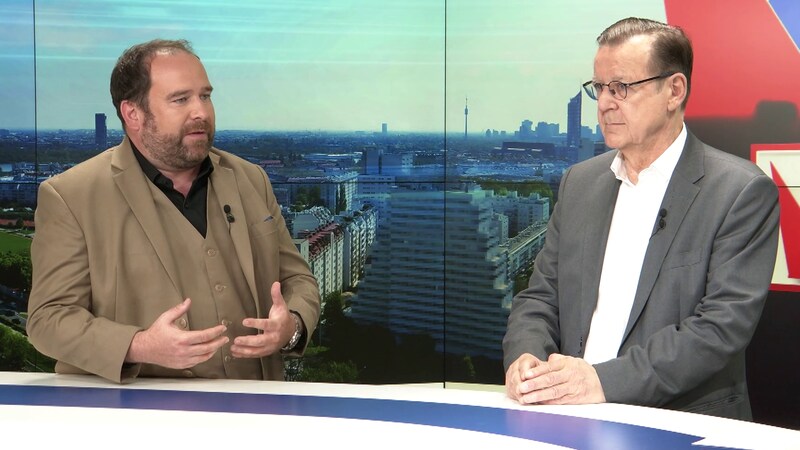 Opinion researcher Christoph Haselmayer and media manager and political insider Hans Mahr. (Bild: krone.tv)