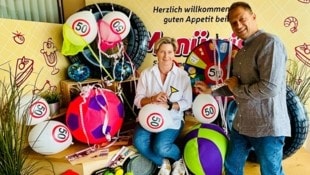 Die Gäste von Daniela und Heinz Richler können im Juni im Menüwirt tolle Preise gewinnen. (Bild: Menüwirt)