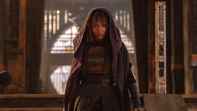 Amandla Stenberg (o.) spielt die Zwillinge Osha und Mae. 